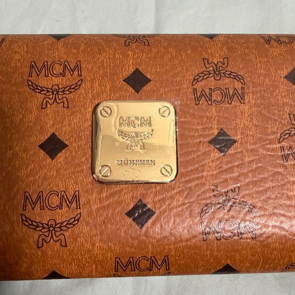 MCM Oversized Tortoiseshell Sunglasses w/Case & cleaning cloth - Picture 6 of 7